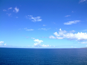 青い海と青い空
